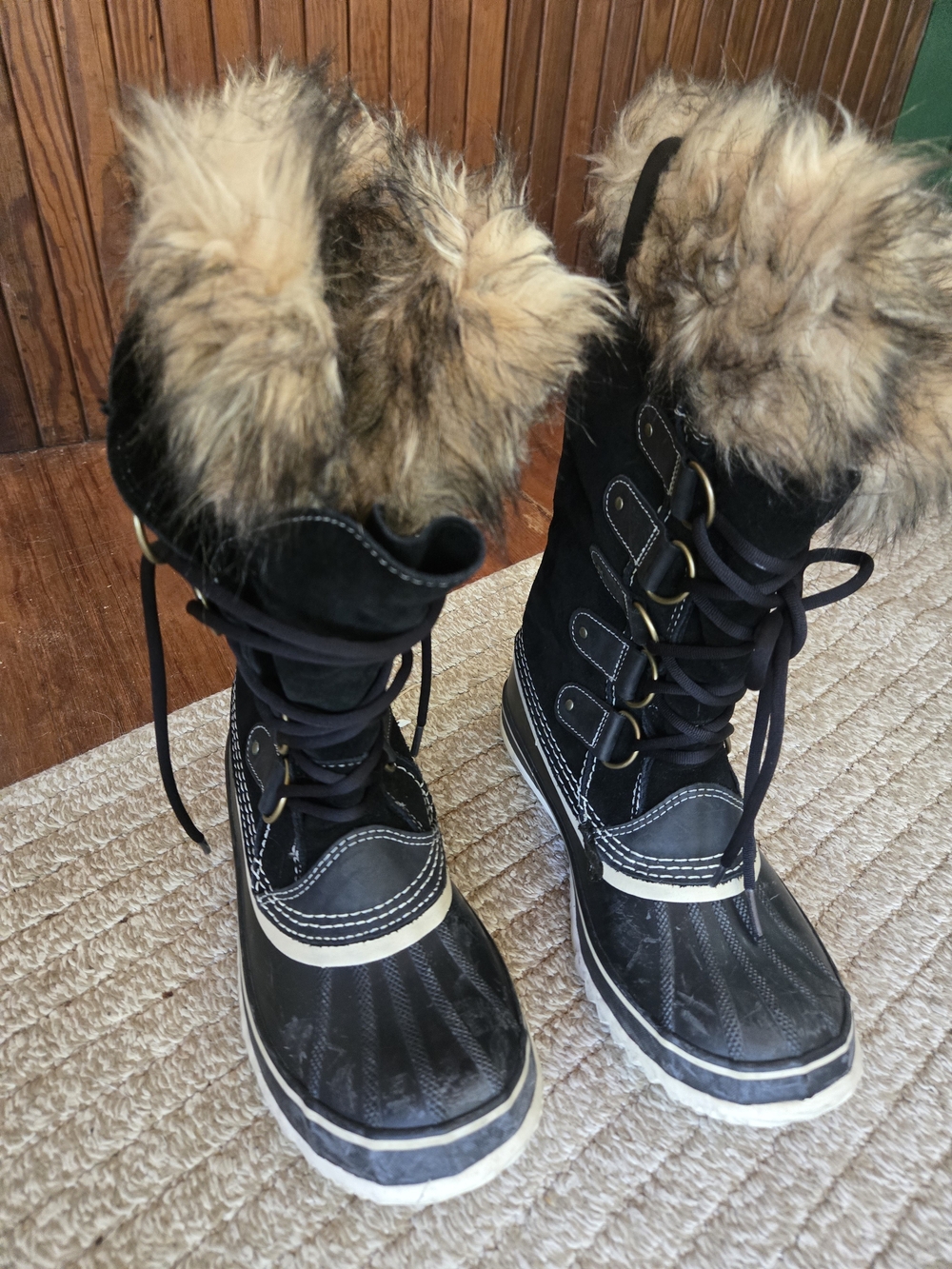 Women's Faux-Fur Trim Winter Lace-Up Boots - Black